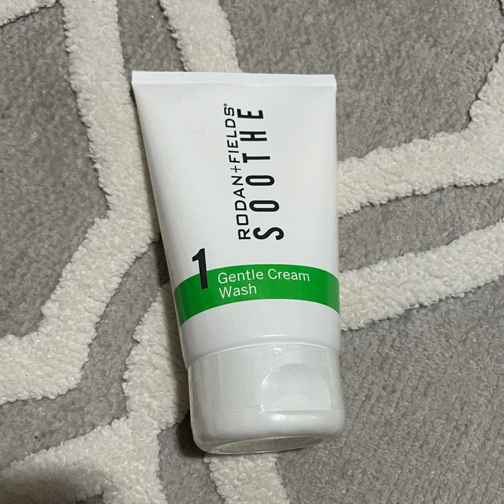 Rodan+Fields Soothe facewash nwt